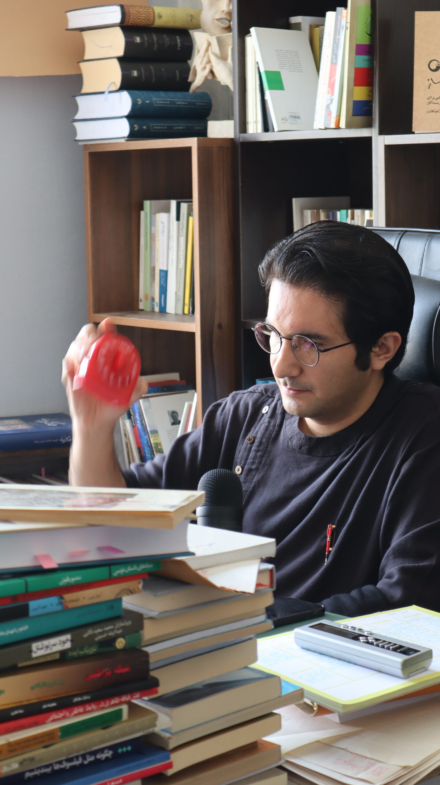 زمان جا می‌ماند ازش